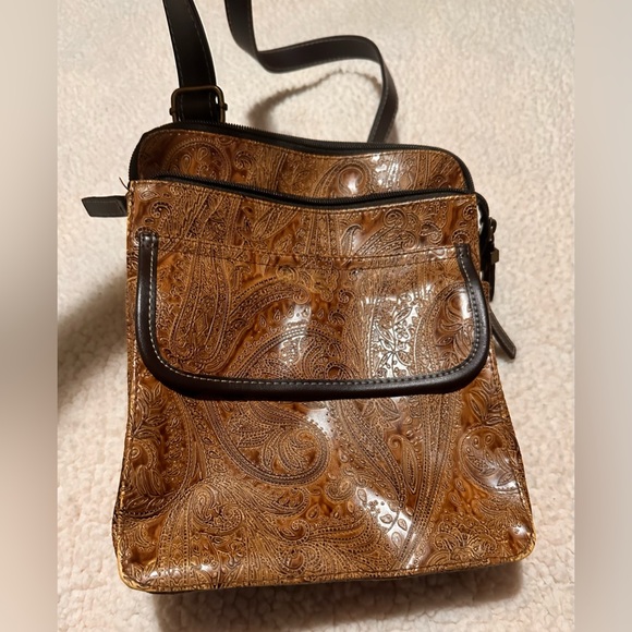 Relic Quality Brand by Fossil tooled faux leather cross body purse vegan - Picture 4 of 16